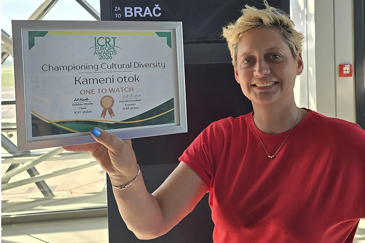 Željka Frančeski receiving the ICRT Europe Award 2026 for Championing Cultural Diversity through Journey Through Stone.